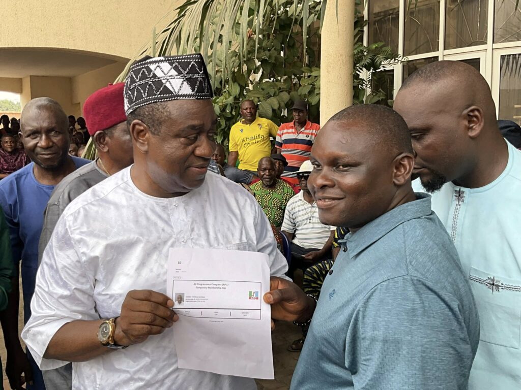 Suswam Joins APC Same Day He Quits PDP